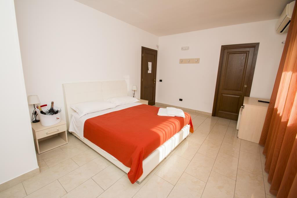 Twin Towers Rooms Lecce Buitenkant foto